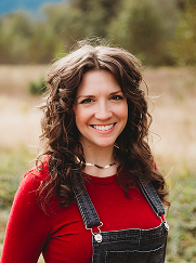 Write professional alt text for a headshot of Kacy Thompson, LMFT